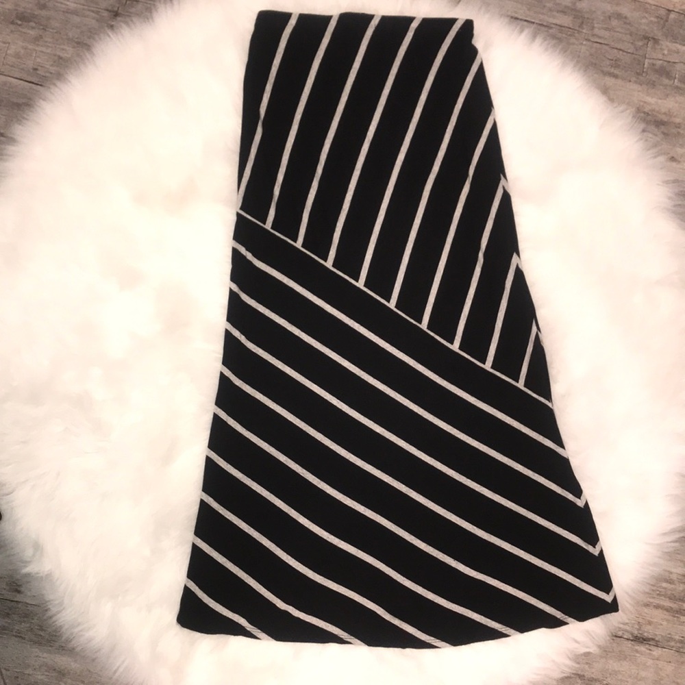 Marty M Long Skirt Size Medium Black w/ Gray